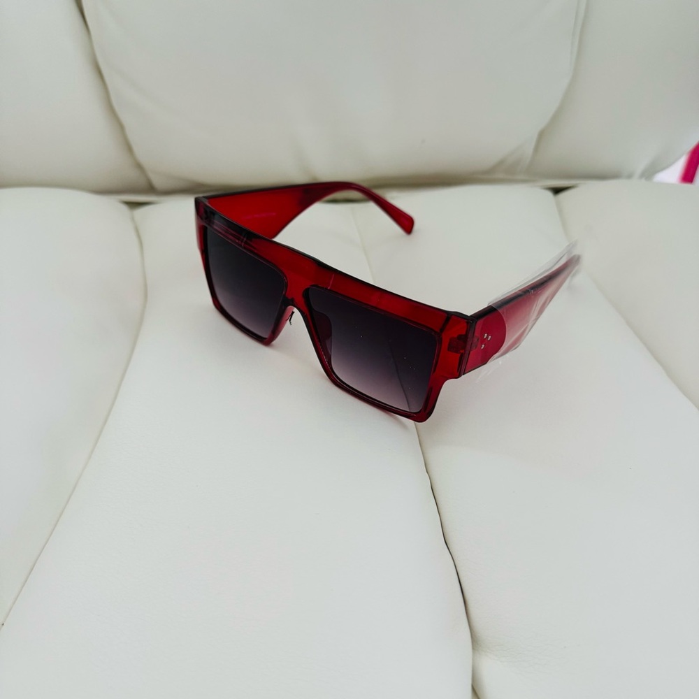 LAST PAIR! 💖BRAND NEW! RED CELEB VINTAGE STYLE SUNNIES SUNGLASSES💖